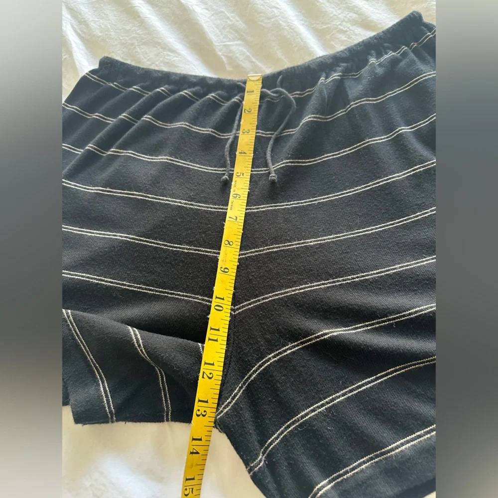 Vince black casual shorts, size large - Picture 13 of 14